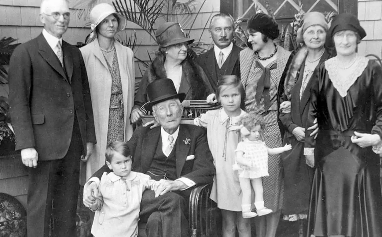 A história da família Rockefeller é complexa e multifacetada.